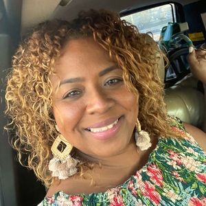 Meet your Posher, Debbie